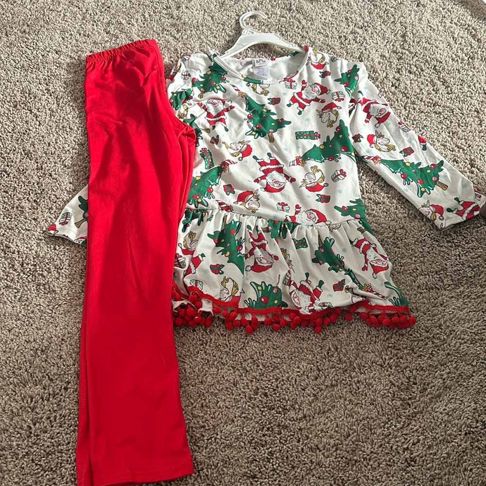 Christmas tunic and pants size 7/8 worn once